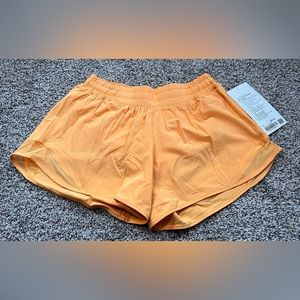 NWT Lululemon Hotty Hot Low-Rise Lined Short 4" size 6